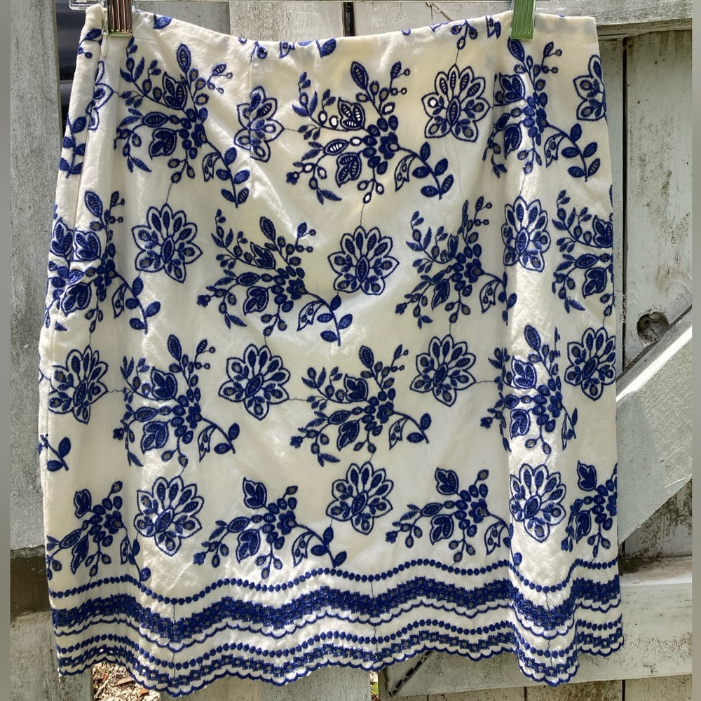 Embroidered skirt